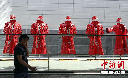 第三名:昆明“靈魂出竅”雕塑